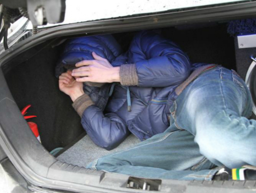 Избитому водителю Infiniti пришлось прокатиться в багажнике собственного автомобиля в Ростове