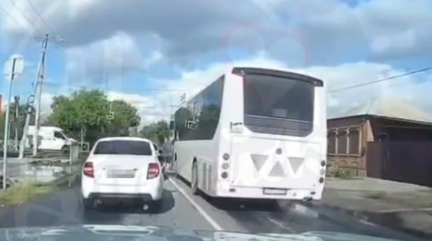 В Батайске водитель легковушки напал с перцовым баллончиком на водителя автобуса