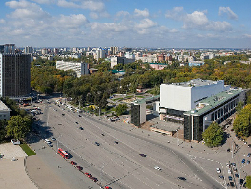 Театральную площадь Ростова откроют для движения на следующей неделе