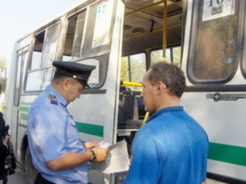 В Ростовской области сотрудники ГИБДД проверили состояние пассажирского транспорта