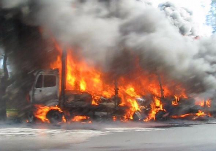 На трассе в Ростовской области сгорел «МАН»