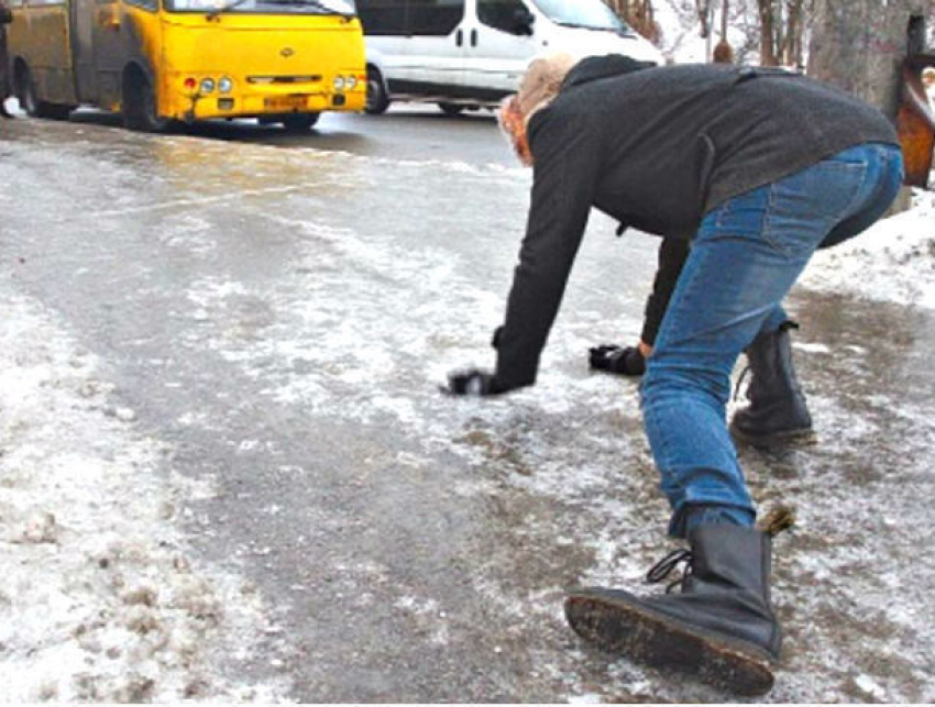 Резкое ухудшение погодных условий на дорогах Ростовской области встревожило полицейских