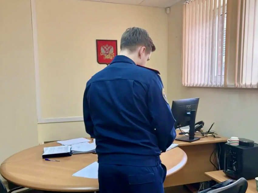 Замначальника отдела ростовской налоговой задержали за подлог и превышение полномочий