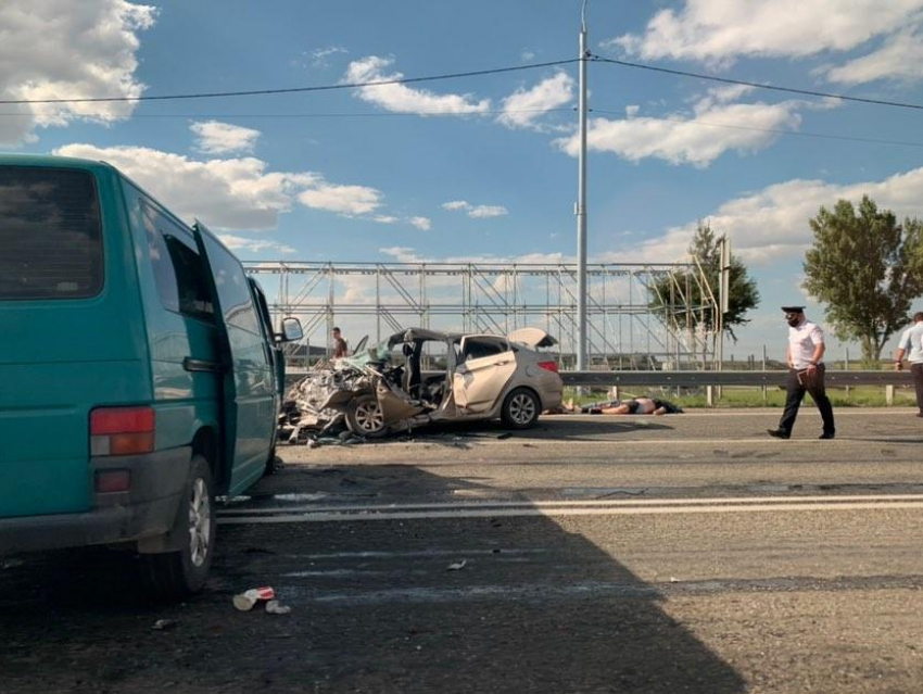 В страшной аварии под Ростовом погибли три человека