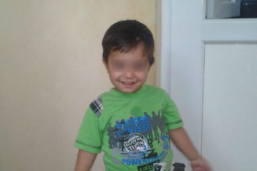 Ребенок со следами затушенных окурков на теле найден в Ростовской области 