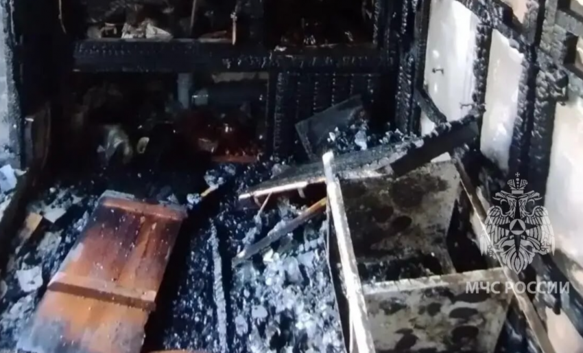 На пожаре в двухэтажном частном доме в Ростове погиб 50-летний инвалид