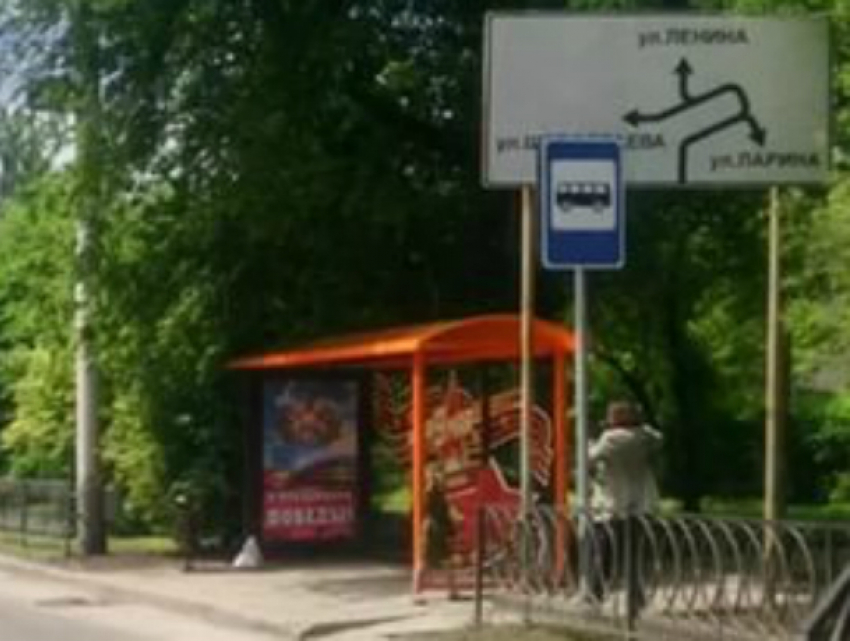 Снабдить автобусные остановки табличками с их названиями потребовал ростовчанин