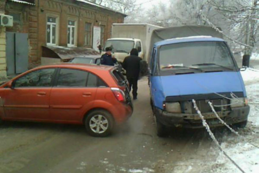 Вооруженные мужчины агрессивно напали на водителя «Газели» в Ростовской области 