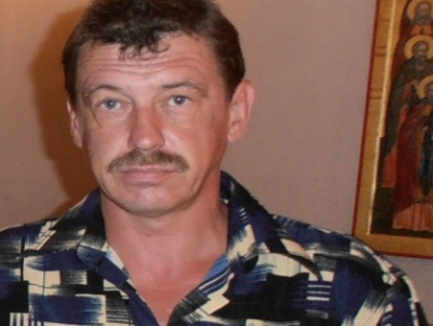 Темноволосый голубоглазый мужчина таинственно пропал в Ростовской области