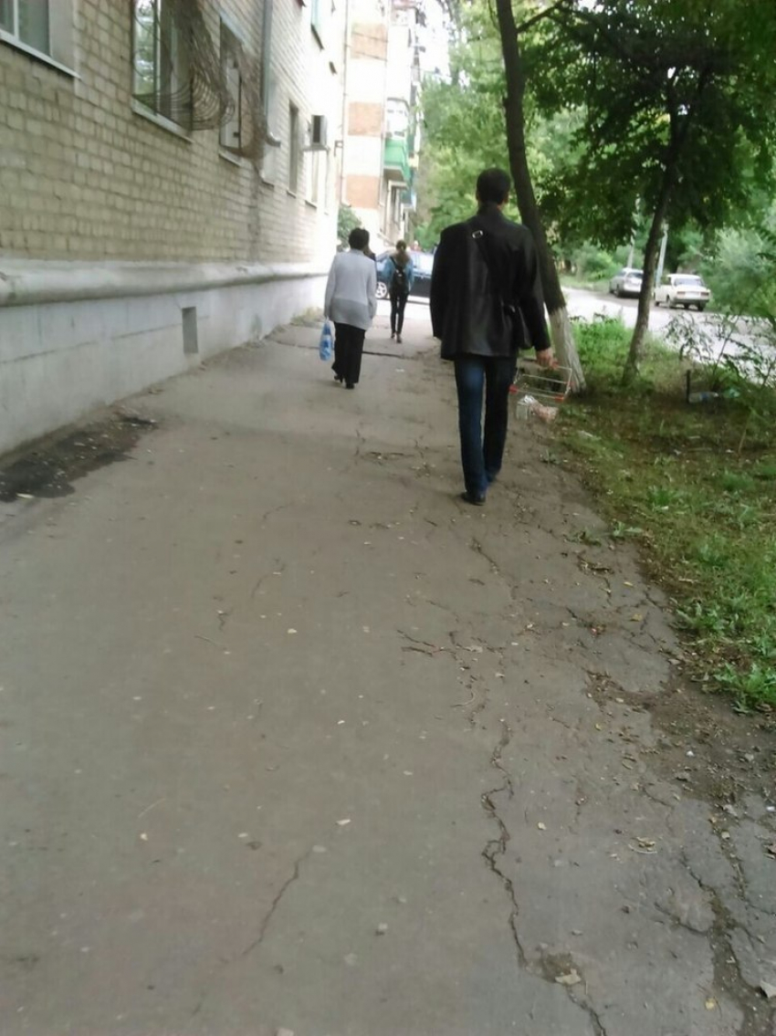 В Новочеркасске во время шоппинга клиенты воруют корзины магазинов 