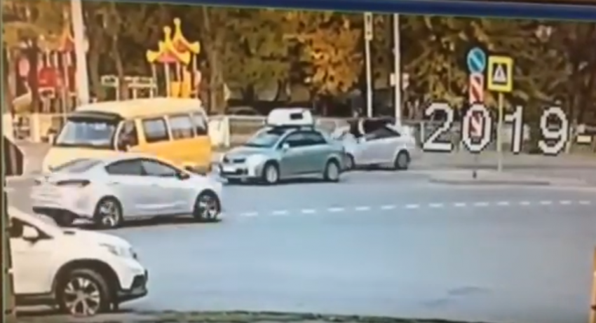 Пешехода-самоубийцу засняла камера в Ростове