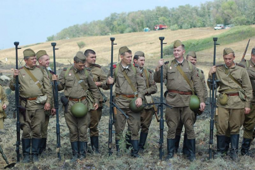 Военные из зоны СВО приняли участие в реконструкции боев в Ростовской области