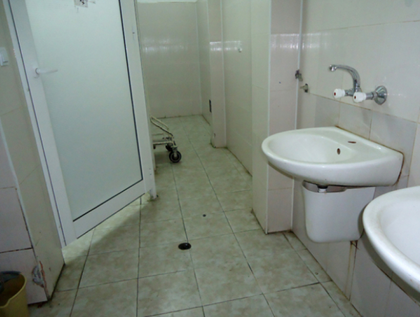 Туалетный коллапс случился в больнице Ростова из-за закрытых на ремонт санузлов