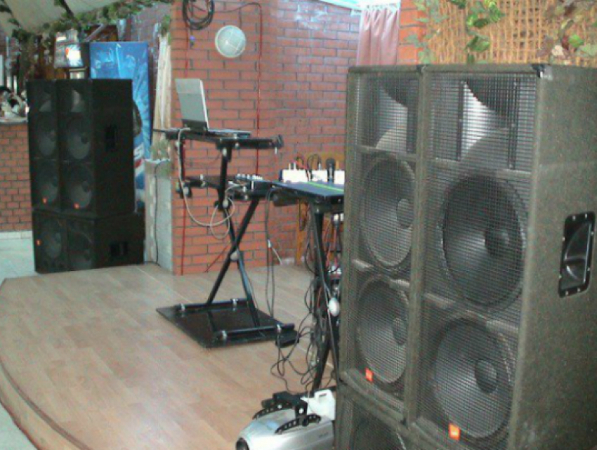 Дорогостоящую музыкальную аппаратуру похитил под покровом ночи рецидивист из Ростовской области