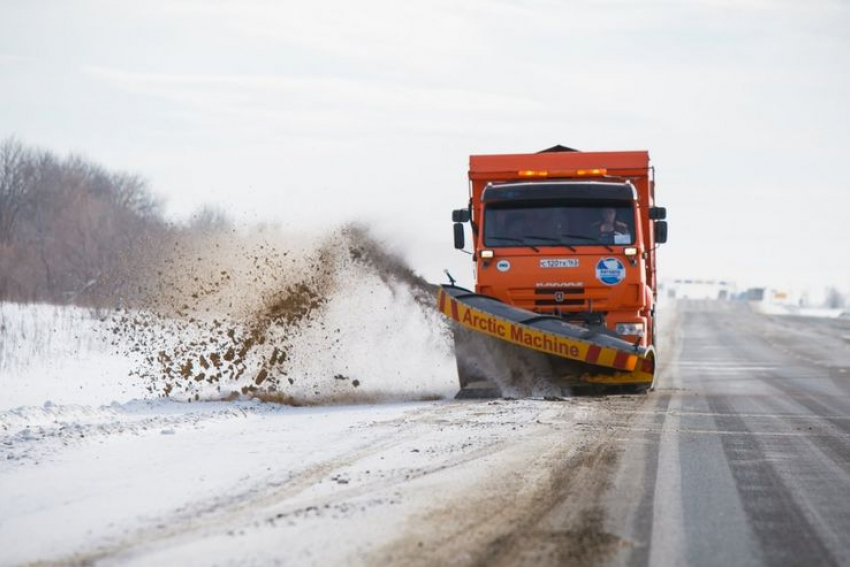 Более 110 машин готовы убирать последствия непогоды на федеральных трассах Ростовской области