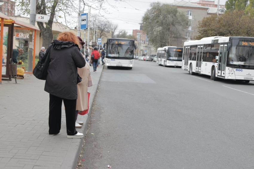 После многочисленных жалоб автобусы большой вместимости вернули на маршрут №28 в Ростове 