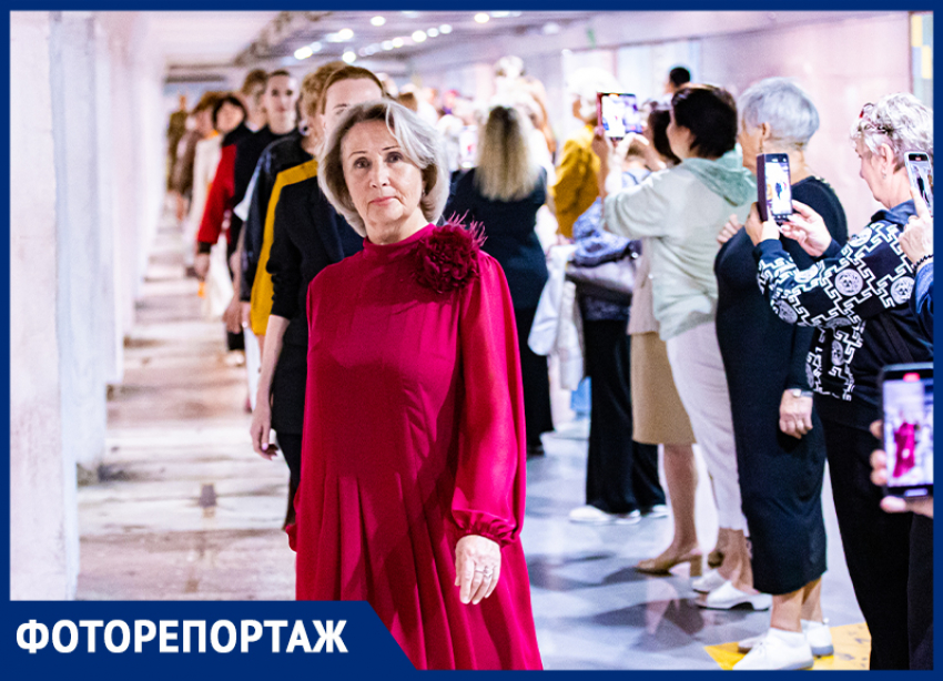 «Стиль вне возраста»: фоторепортаж с дефиле возрастных моделей в подземном переходе