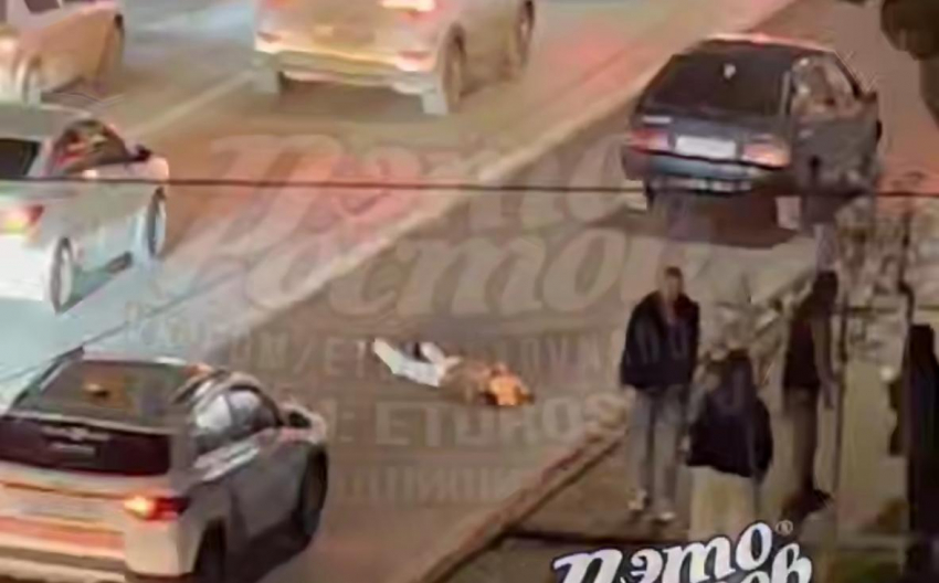 В Ростове девушка попала под машину, убегая от буйного парня