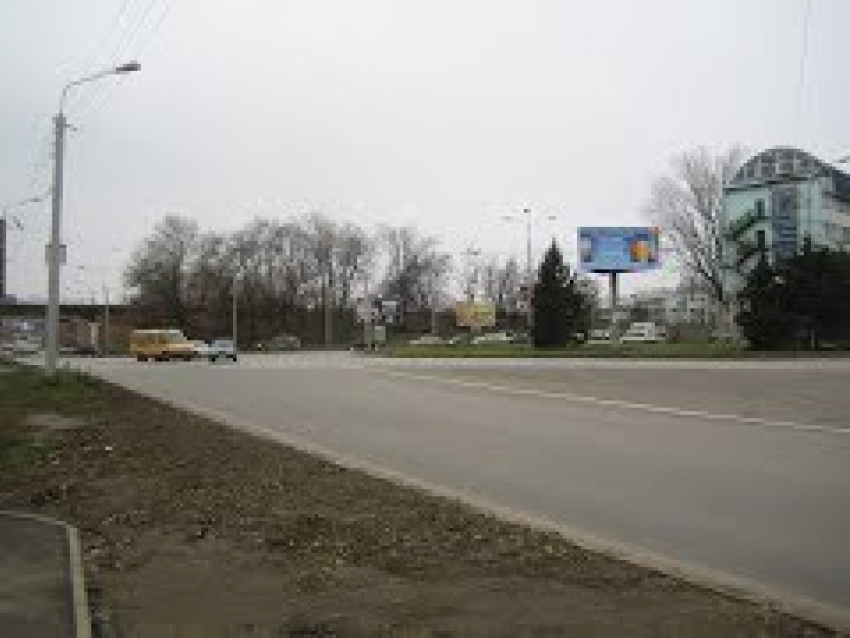 В Ростове на Троллейбусной пешеход погиб под колесами автомобиля