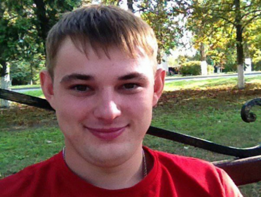 Молодой светловолосый парень пропал после поездки на такси в Ростовской области