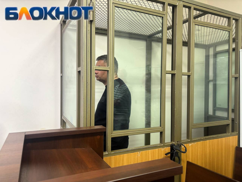Экс-декана РостГМУ отправили в колонию на 8 лет за взятки 