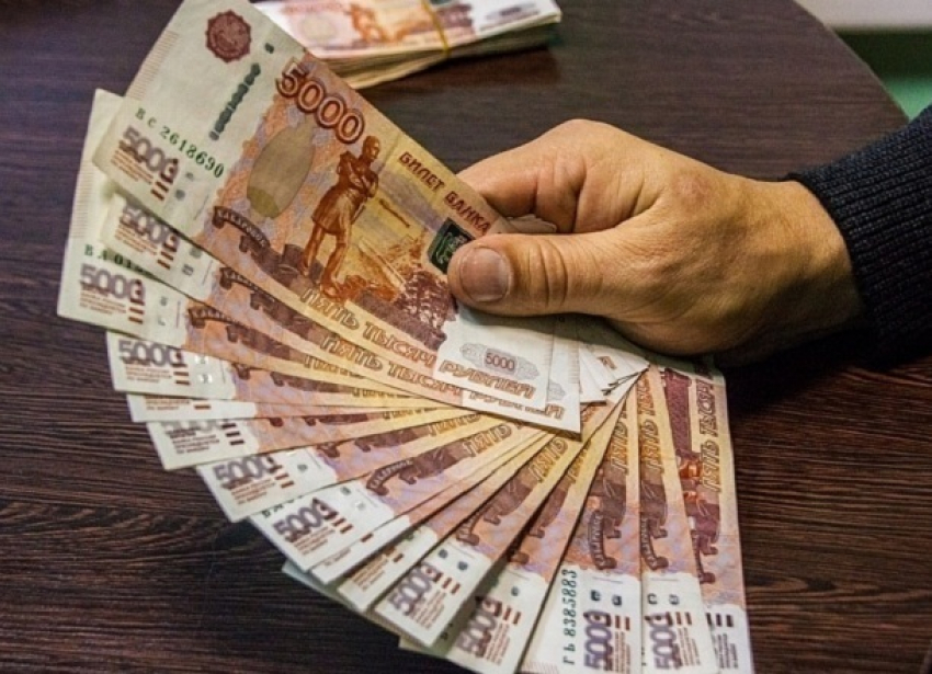    Два украинца расплачивались фальшивыми пятитысячными купюрами в Ростовской области