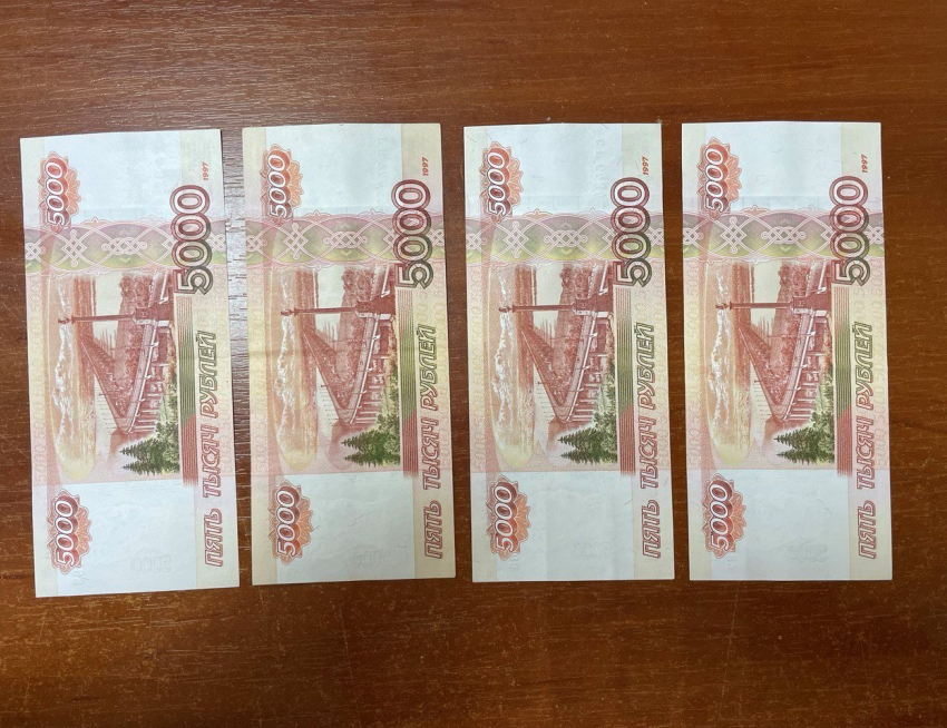 В Ростове экс-полицейских осудили на восемь лет из-за взятки 