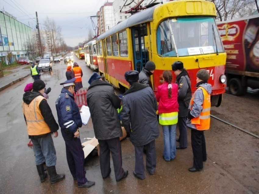 Водитель трамвая в Ростовской области нарушил ПДД и задавил пешехода