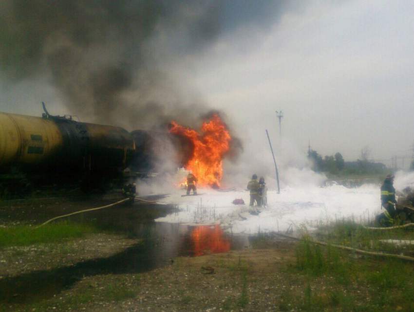 Опасное возгорание цистерны возле химзавода произошло в Ростовской области