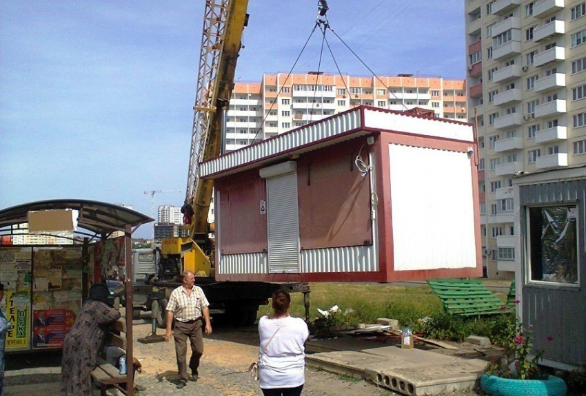 Незаконные торговые павильоны демонтировали в «Суворовском»