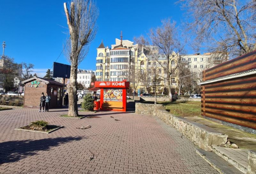 В парке Горького в Ростове потребовали привести ларьки к соответствующему виду