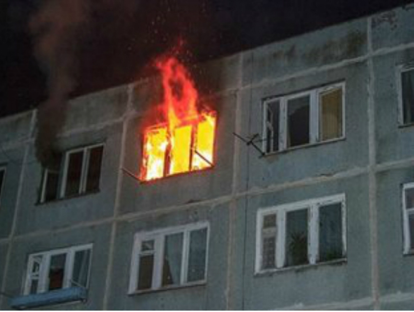 Мужчина сгорел заживо во сне при пожаре в трехэтажном доме в Ростовской области