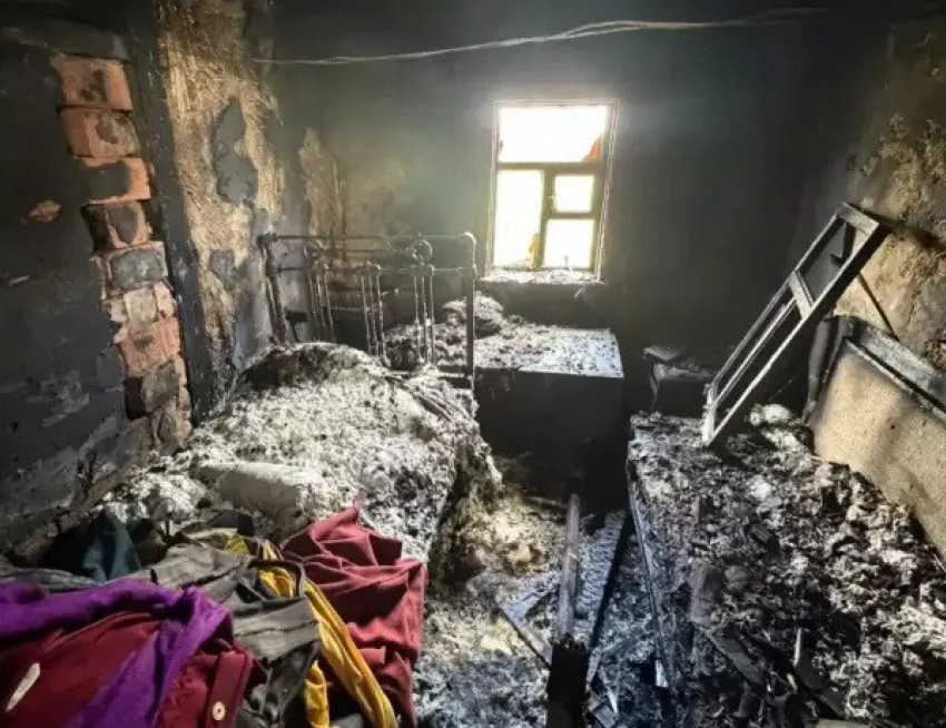 88-летняя женщина погибла при пожаре в доме в Азовском районе