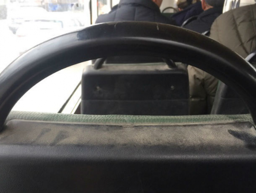 Пассажиры пожаловались на грязные и пыльные ростовские автобусы 