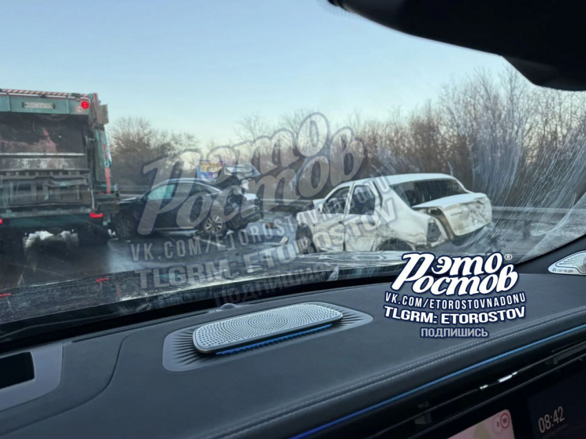 Есть погибшие: фура устроила массовое ДТП на трассе М-4 «Дон» под Ростовом