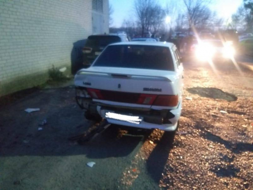 В Ростове водитель Kia Sorento повредил 14 машин на Таганрогской