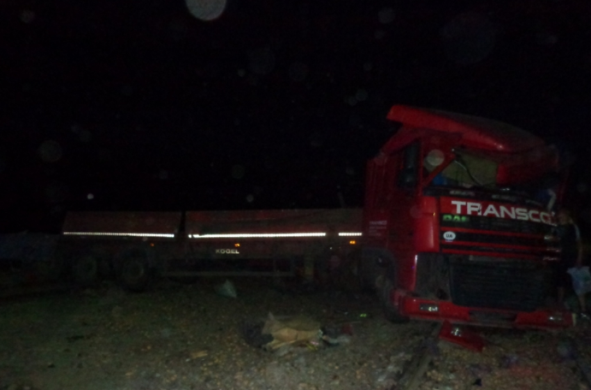 В Ростовской области электричка протаранила грузовик «DAF» 