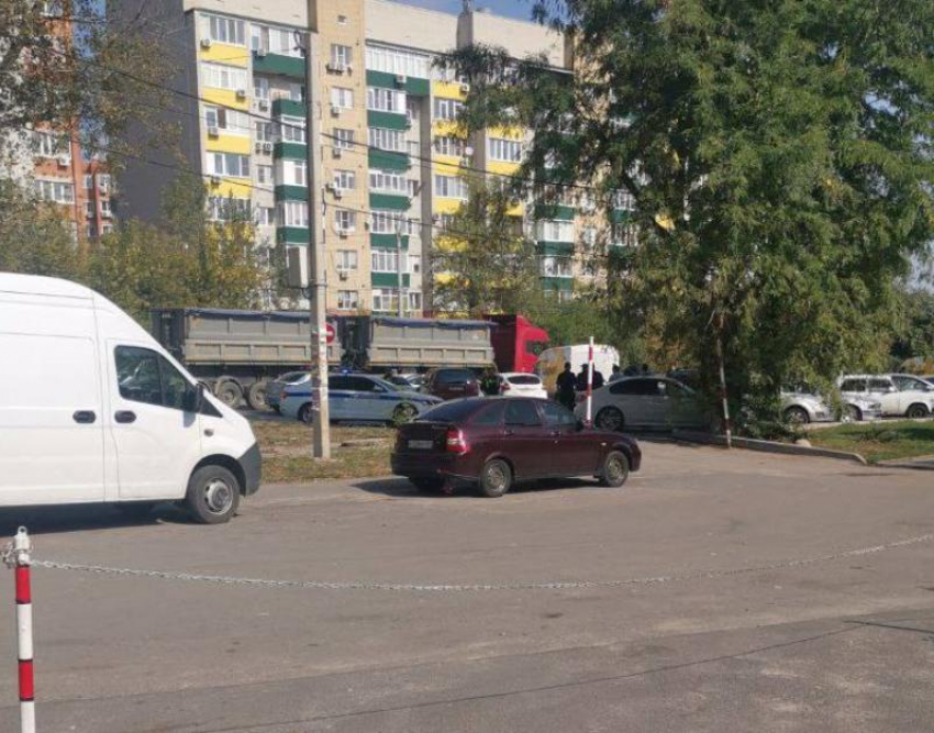 В Ростове обнаружили труп мужчины в припаркованной машине