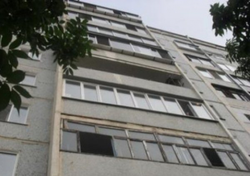 В Ростове самоубийца с петлей на шее выпрыгнул с 8 этажа