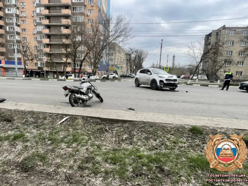 Кроссовер сбил 18-летнего мотоциклиста в Аксае