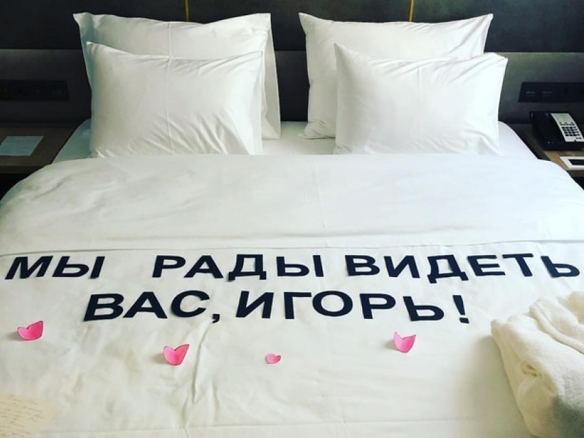 В номере ростовской гостиницы юмориста Гарика Харламова поджидал коварный Игорь