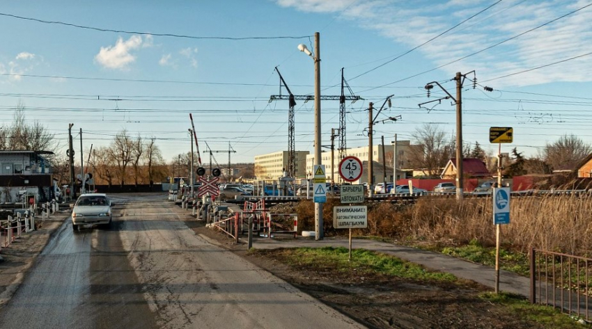 Под Новочеркасском закроют железнодорожный переезд на два дня