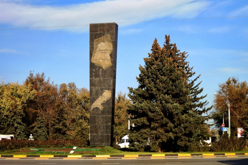 Календарь: 56 лет назад в Ростове воздвигли стелу комсомольцам Дона