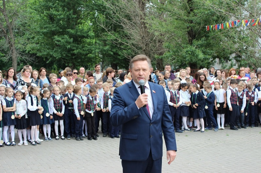 Власти Ростова заморозили проект строительства новой школы на Военведе