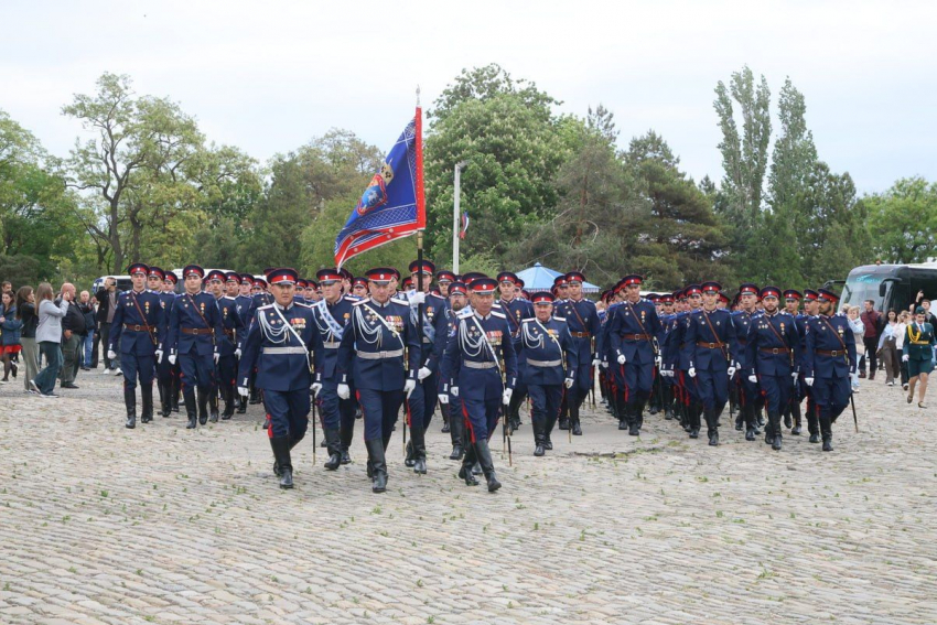 В Новочеркасске торжественно встретили казаков, участвовавших в параде Победы в Москве