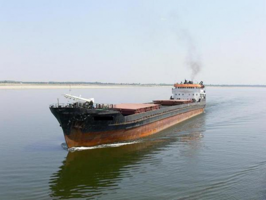 В Ростовской области сел на мель сухогруз Welle