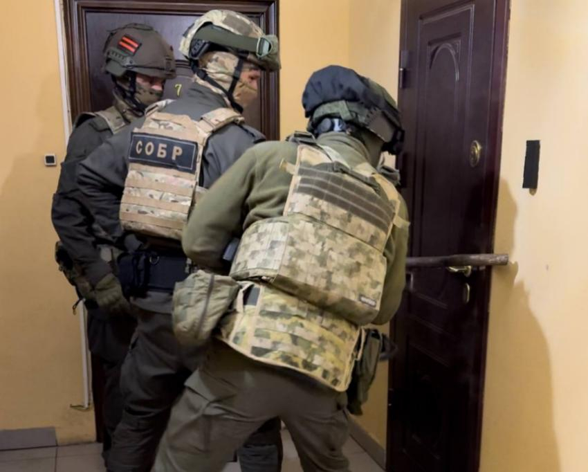 Продавал личные данные: сотрудники донского УФСБ задержали работника оператора связи