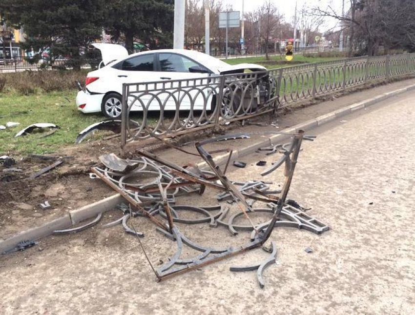 Погоня на высокой скорости за угонщиком автомобиля знакомой завершилась ДТП в Ростове