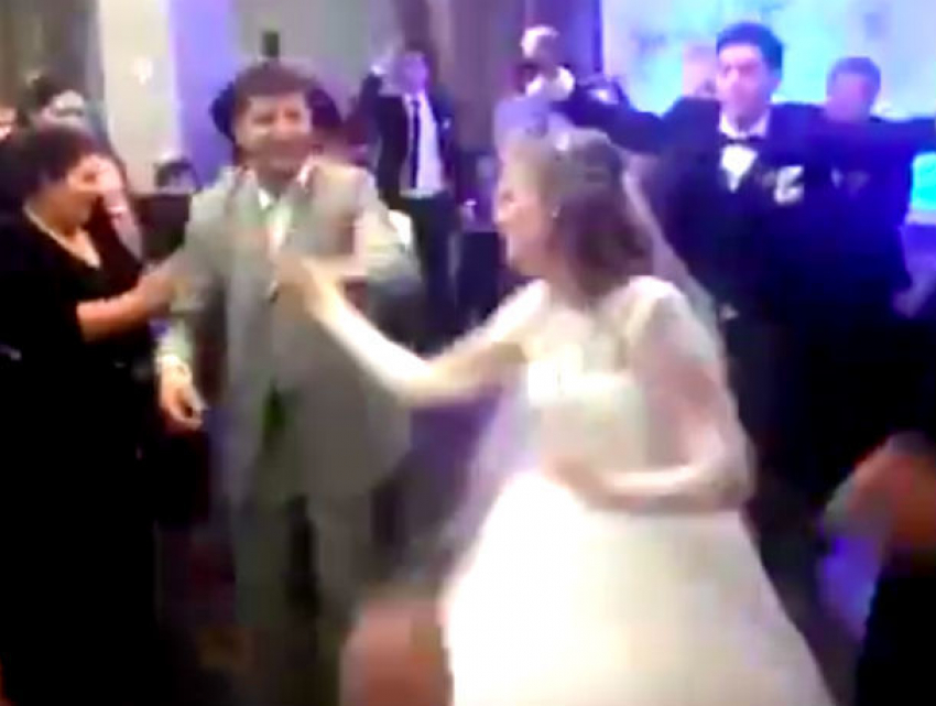 «Горячие» свадебные танцы олимпийских призеров в Ростове попали на видео