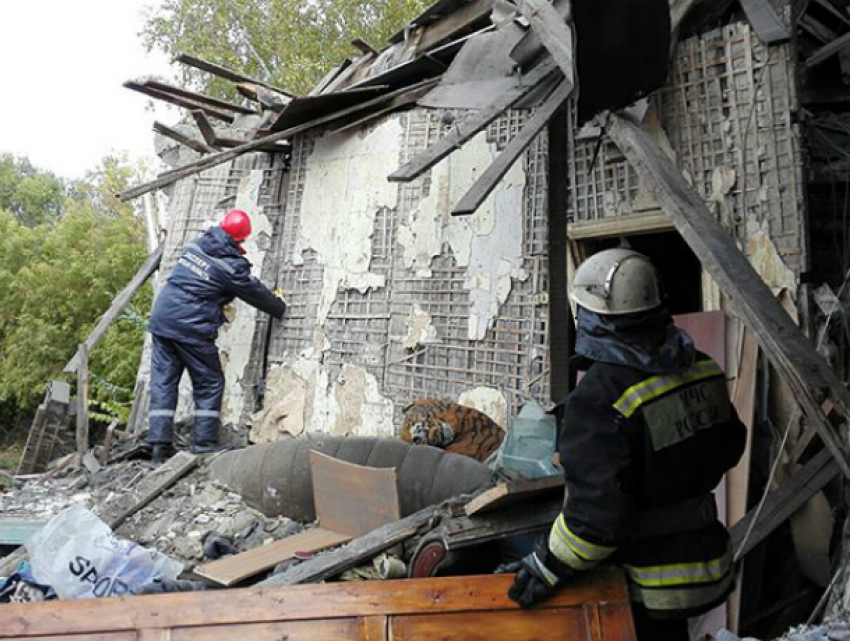 Аварийное здание с грохотом обрушилось на молодого мужчину в Ростовской области